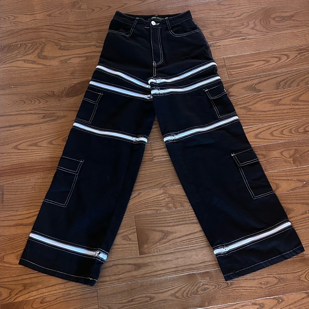 NWOT Tunnel Vision Black 5-in-1 Convertible Zip-Off Cargo Pants Size S fits XS